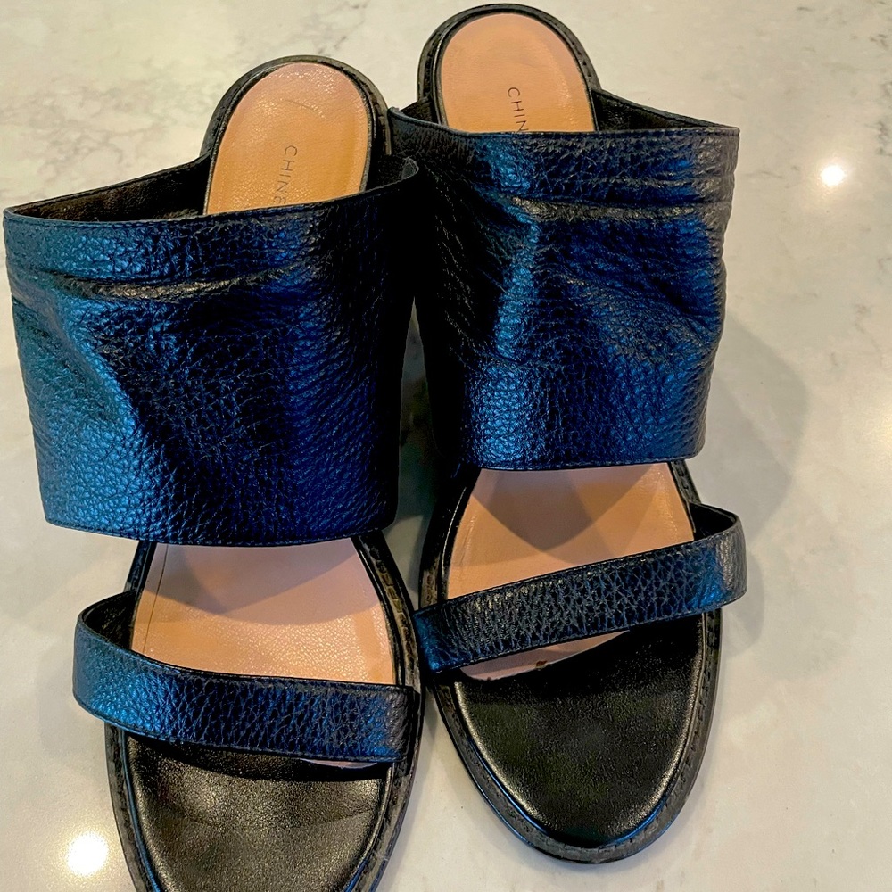 Chine Laundry sandals worn twice